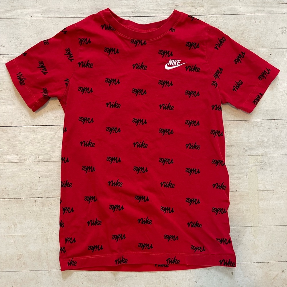 Nike Boys' NSW Swoosh AOP Tee in Red | Size L